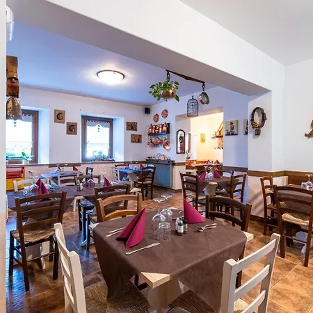 Alle Alpi מלון 2*