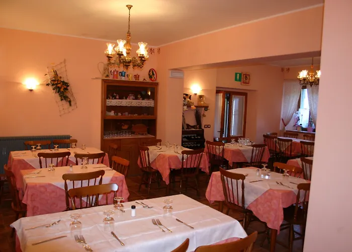 Alle Alpi Szálloda Comeglians